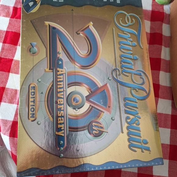 Trivial Pursuit 20th Anniversary edition NIB - Picture 2 of 10